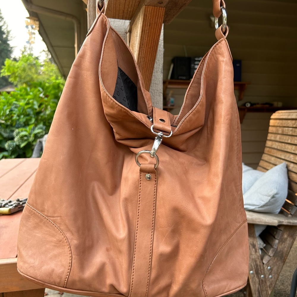 Bloomingdale’s hobo bag. Short handle.  Sz 16x 15”.